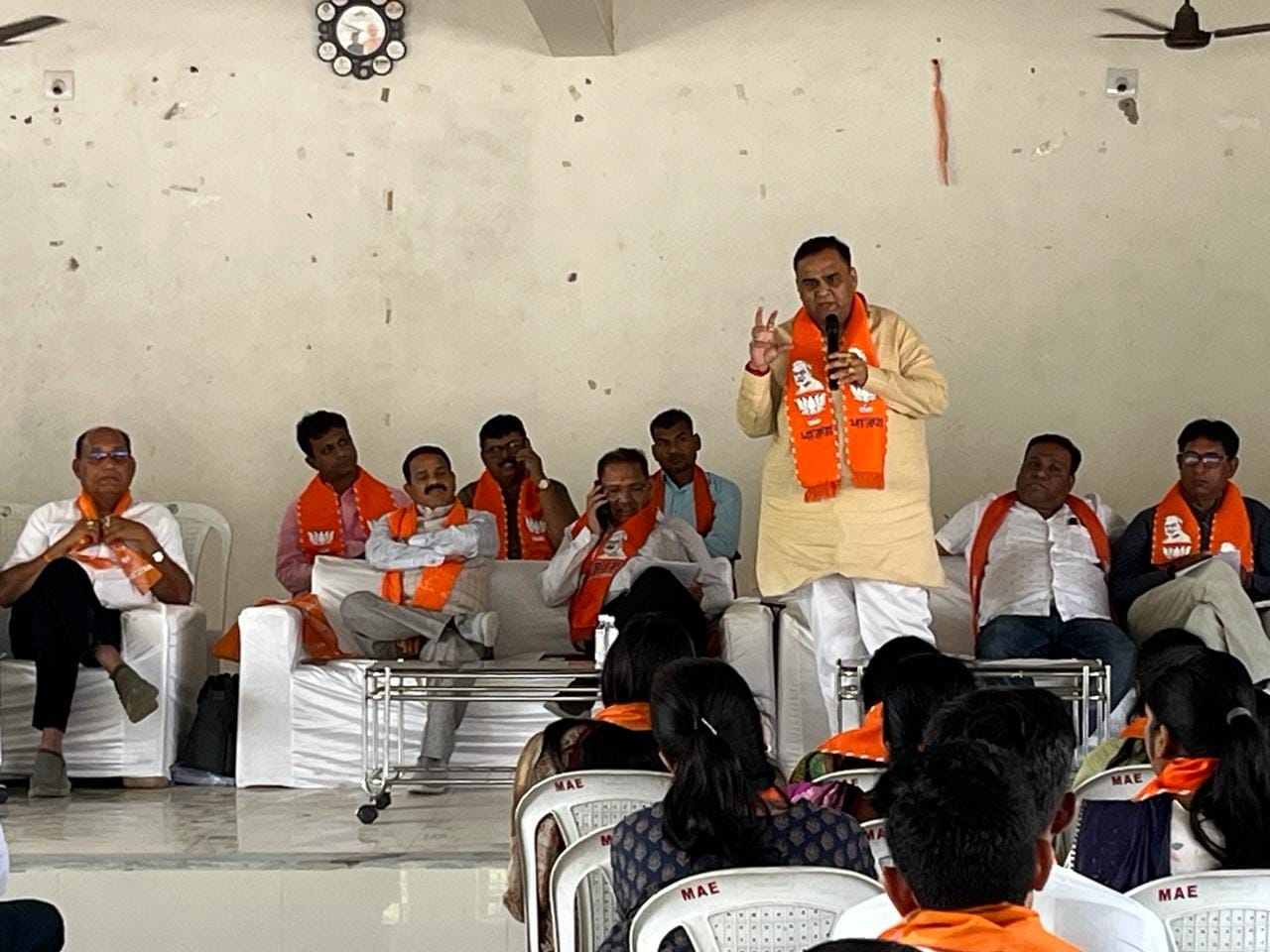 તા.૧૭/૦૩/૨૦૨૪ ના રોજ ૨૩- બારડોલી લોકસભા ચુંટણી અંતર્ગત ૧૫૭- માંડવી વિધાનસભાની માંડવી તાલુકા અને માંડવી નગરની સંયુક્ત મીટિંગ રાજ્ય કક્ષામંત્રી શ્રી કુંવરજી ભાઈ હળપતિ સાહેબના અધ્યક્ષતામાં રાખવામાં આવી.